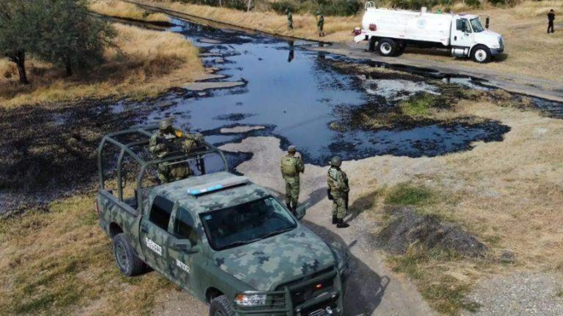 Fuga de hidrocarburos en carretera de Tamaulipas  